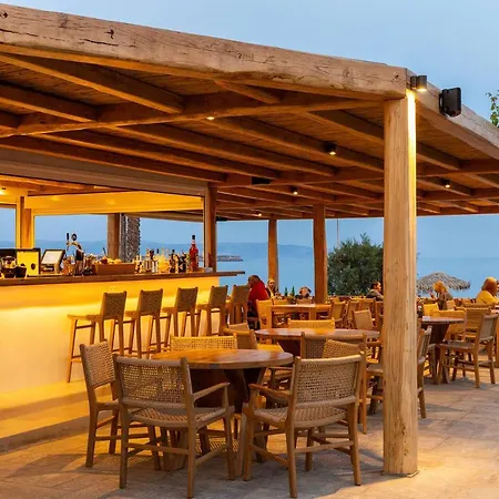 Golden 3* Chrisi Akti (Paros)