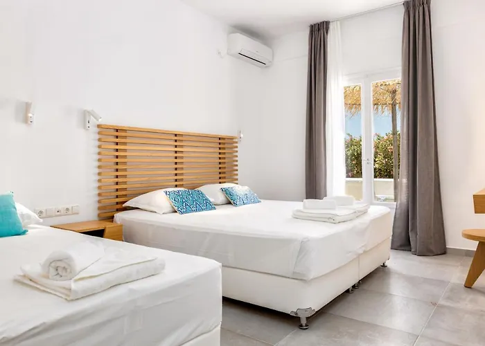 Golden Chrisi Akti (Paros)